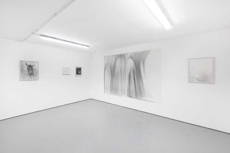 Benjamin Jones „Odd Sympathy“ in der Santi Gallery, London